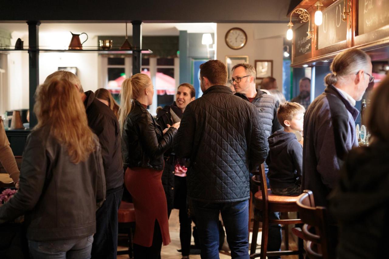 אלטון The Three Horseshoes East Worldham מראה חיצוני תמונה